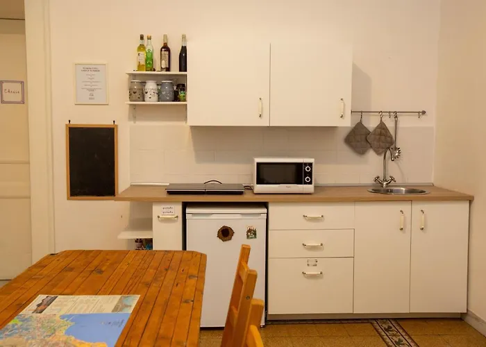 Vecchia - Chiaia Bed and Breakfast 4*