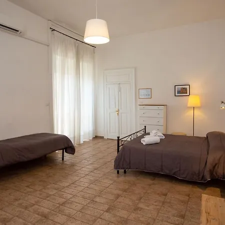 Vecchia - Chiaia Couette-café Naples