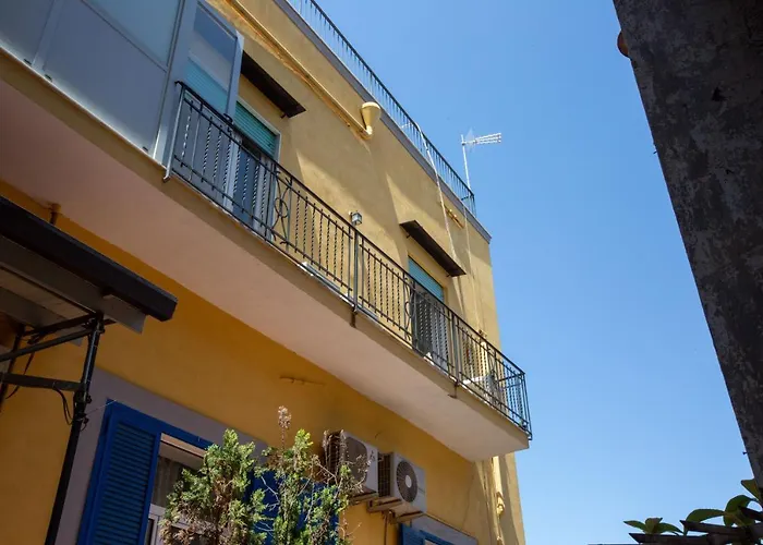 Vecchia - Chiaia Bed & Breakfast Neapol