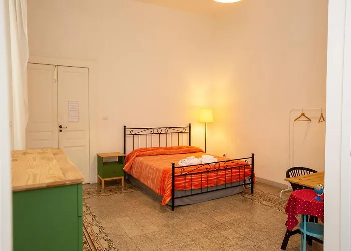 Vecchia - Chiaia Bed & Breakfast Neapol