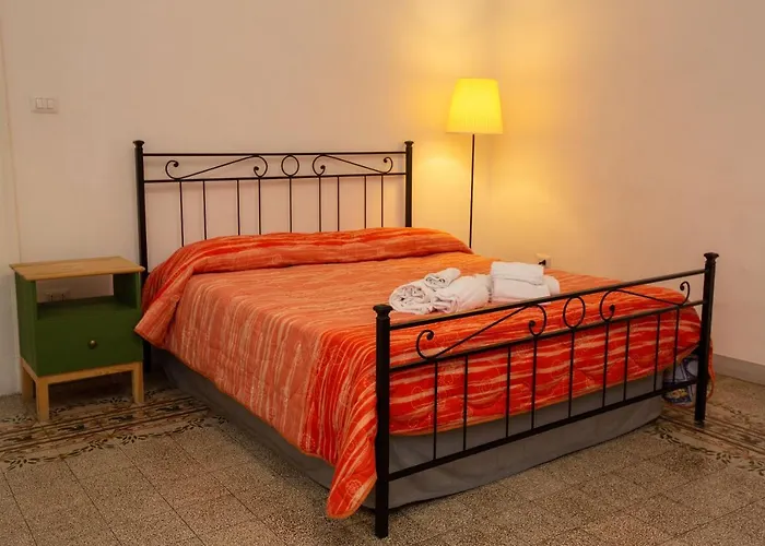 Vecchia - Chiaia 4* Naples