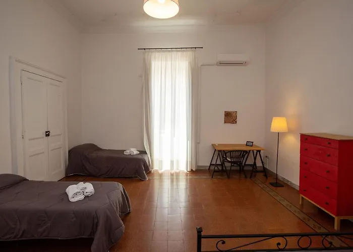 Vecchia - Chiaia Couette-café 4*