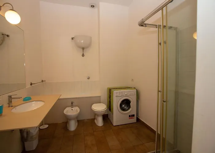 Couette-café Vecchia - Chiaia 4*