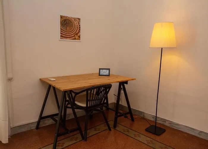 Vecchia - Chiaia Couette-café Naples