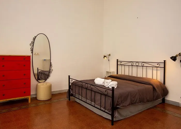 Couette-café Vecchia - Chiaia 4*