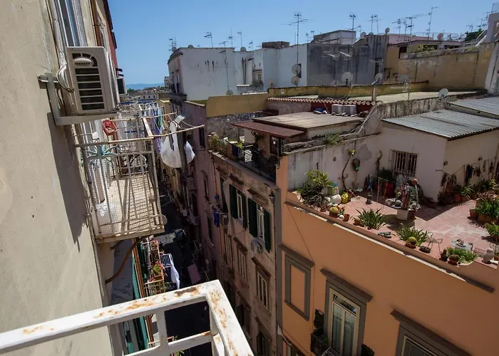 Vecchia - Chiaia Couette-café Naples