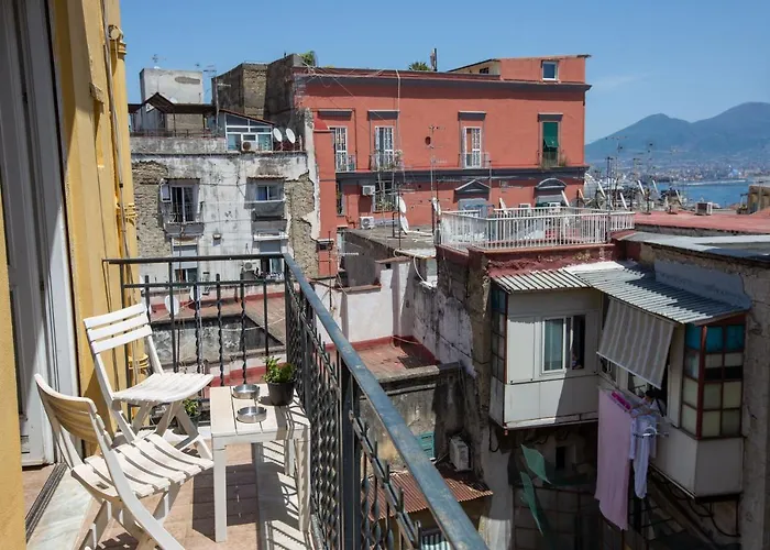 Couette-café Vecchia - Chiaia 4*