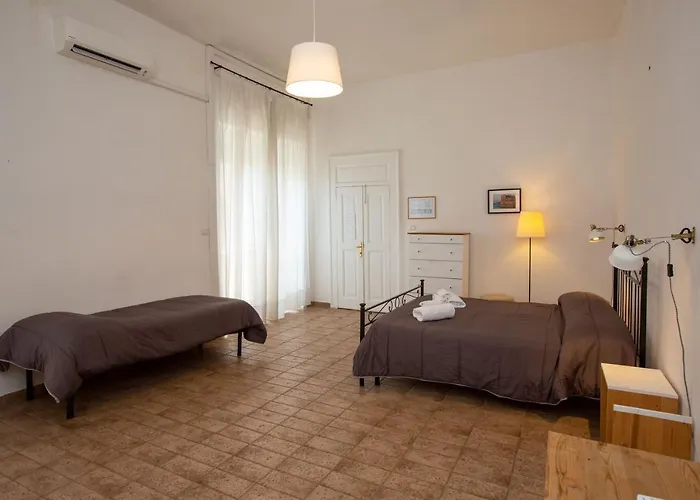 Vecchia - Chiaia Couette-café Naples