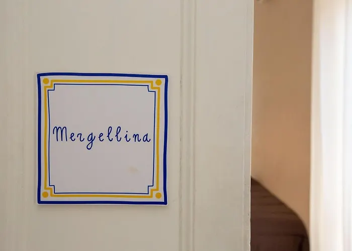 Couette-café Vecchia - Chiaia 4*