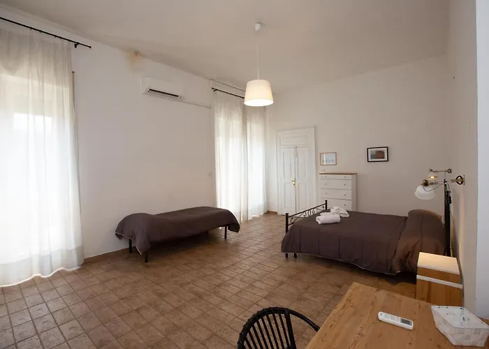 Vecchia - Chiaia 4* Naples