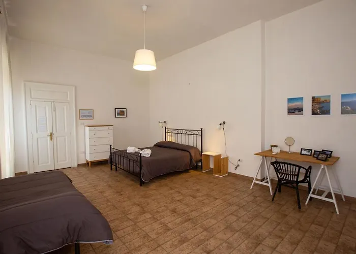 Vecchia - Chiaia Couette-café Naples