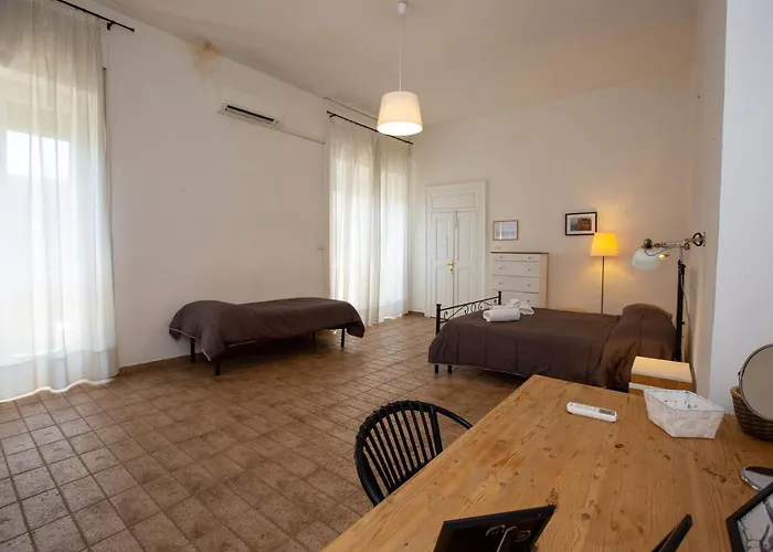 Vecchia - Chiaia Couette-café Naples