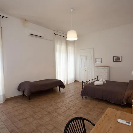 Vecchia - Chiaia 4* Nápoles