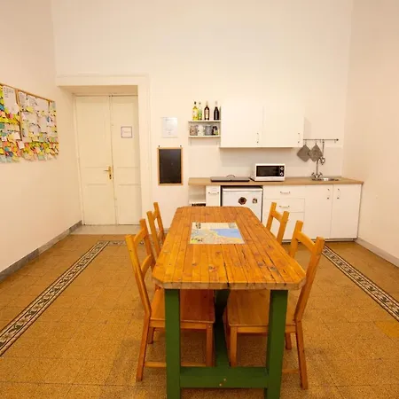 فندق مبيت وإفطار Vecchia - Chiaia 4*