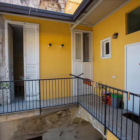 Bed & Breakfast Vecchia - Chiaia 4*