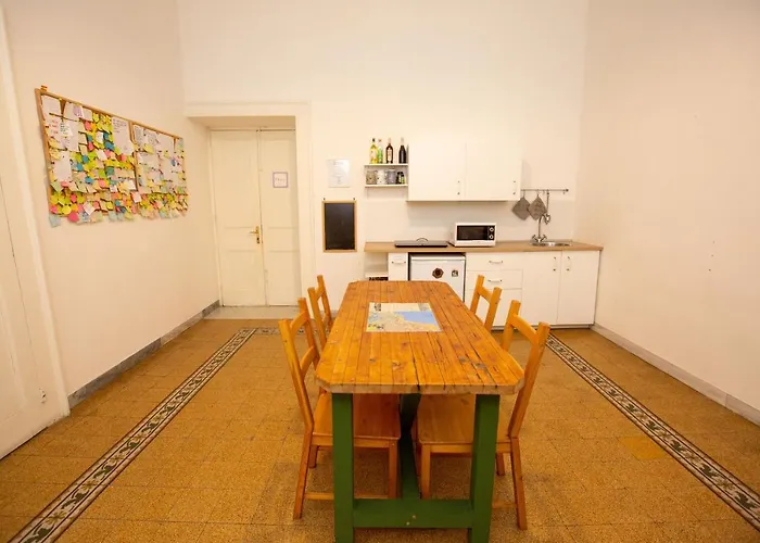 Nocleg ze śniadaniem Vecchia - Chiaia 4*